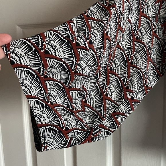 •APIECE APART Elegant Black and Red Patterned Women's Top Cutout - Picture 2 of 16